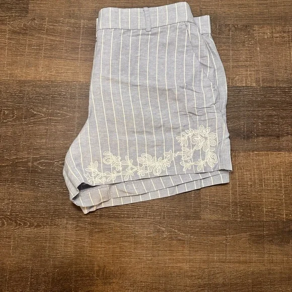 LOFT Floral Embroidered Stripe Riviera Shorts Blue Striped Linen Blend Size 14 - Picture 3 of 6